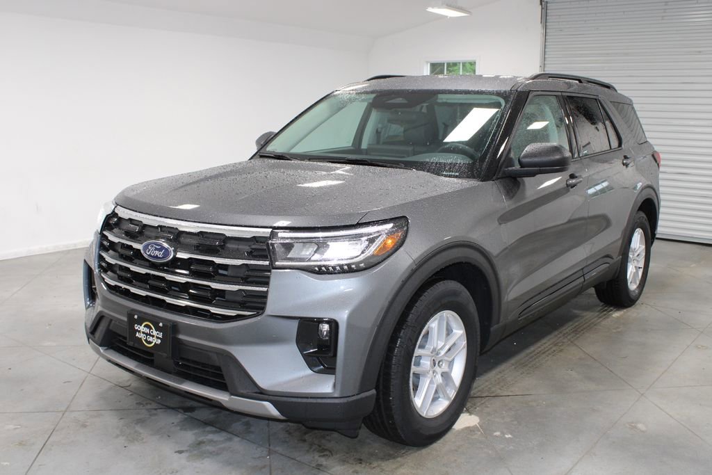 New 2026 Ford Explorer Active RWD image 3