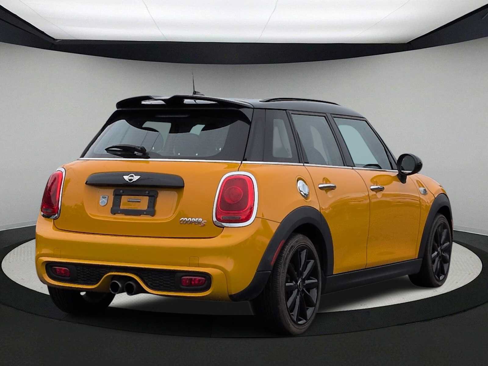 Used 2017 MINI Cooper S FWD image 8
