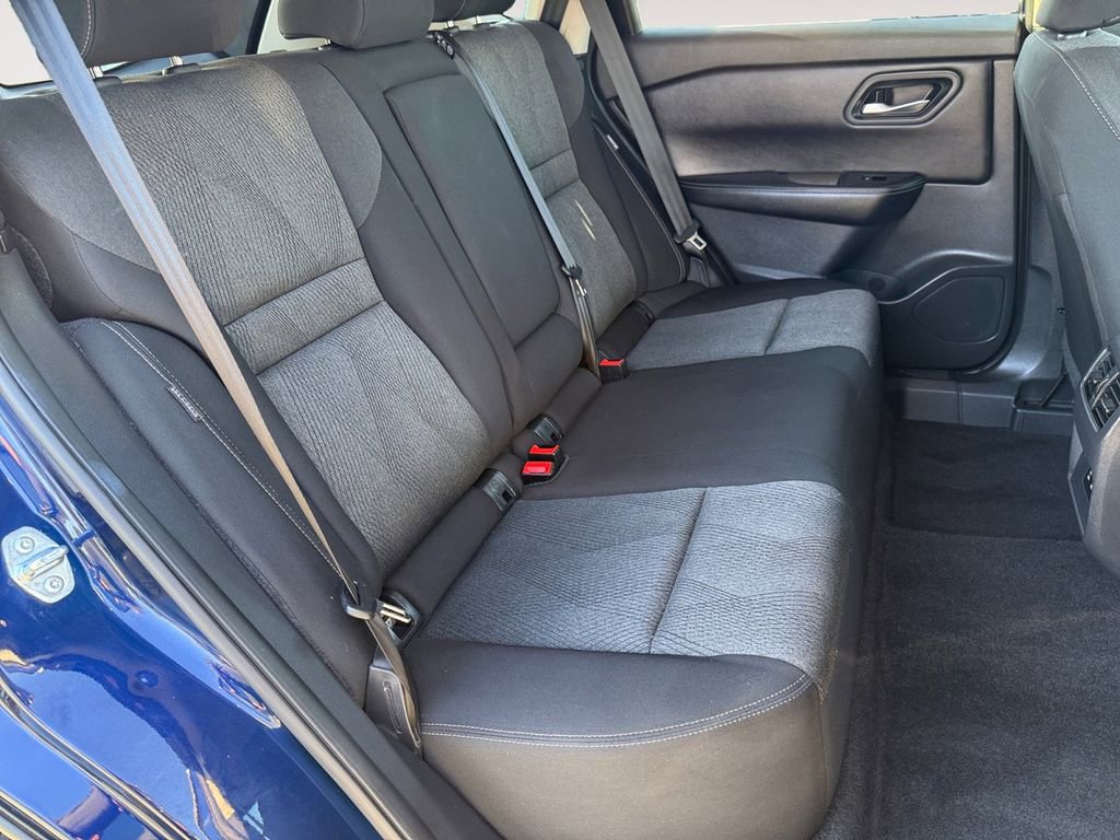 Used 2024 Nissan Rogue SV image 29