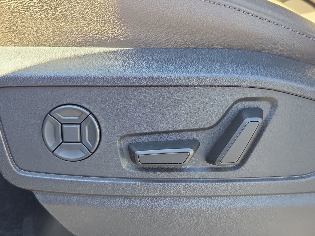 Certified 2025 Audi Q5 Premium w/ Convenience Package image 11