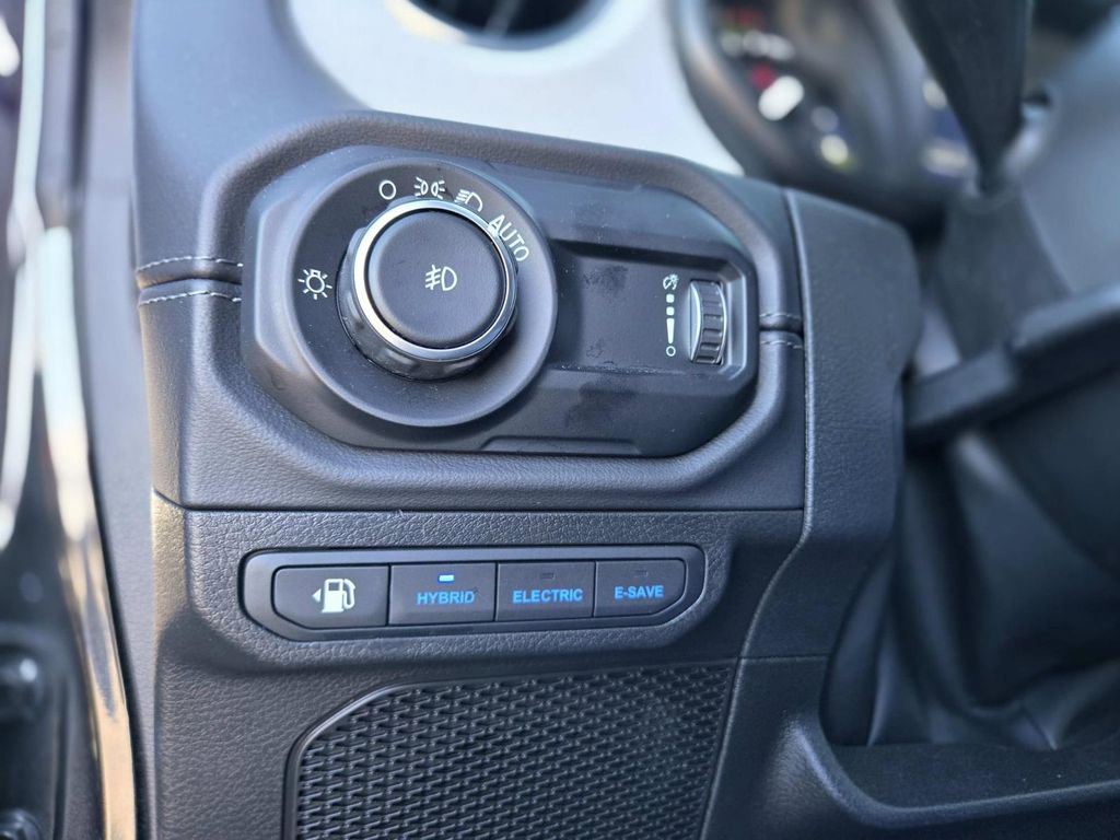 Used 2025 Jeep Wrangler Unlimited Sahara image 33