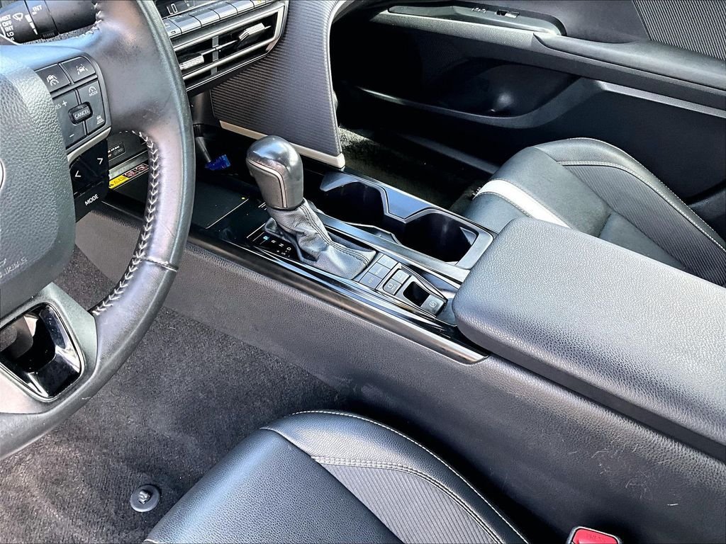 Used 2025 Toyota Camry SE FWD image 19