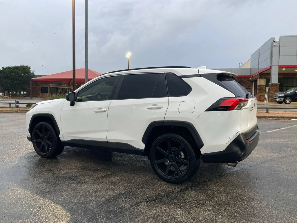 Used 2019 Toyota RAV4 LE FWD image 6
