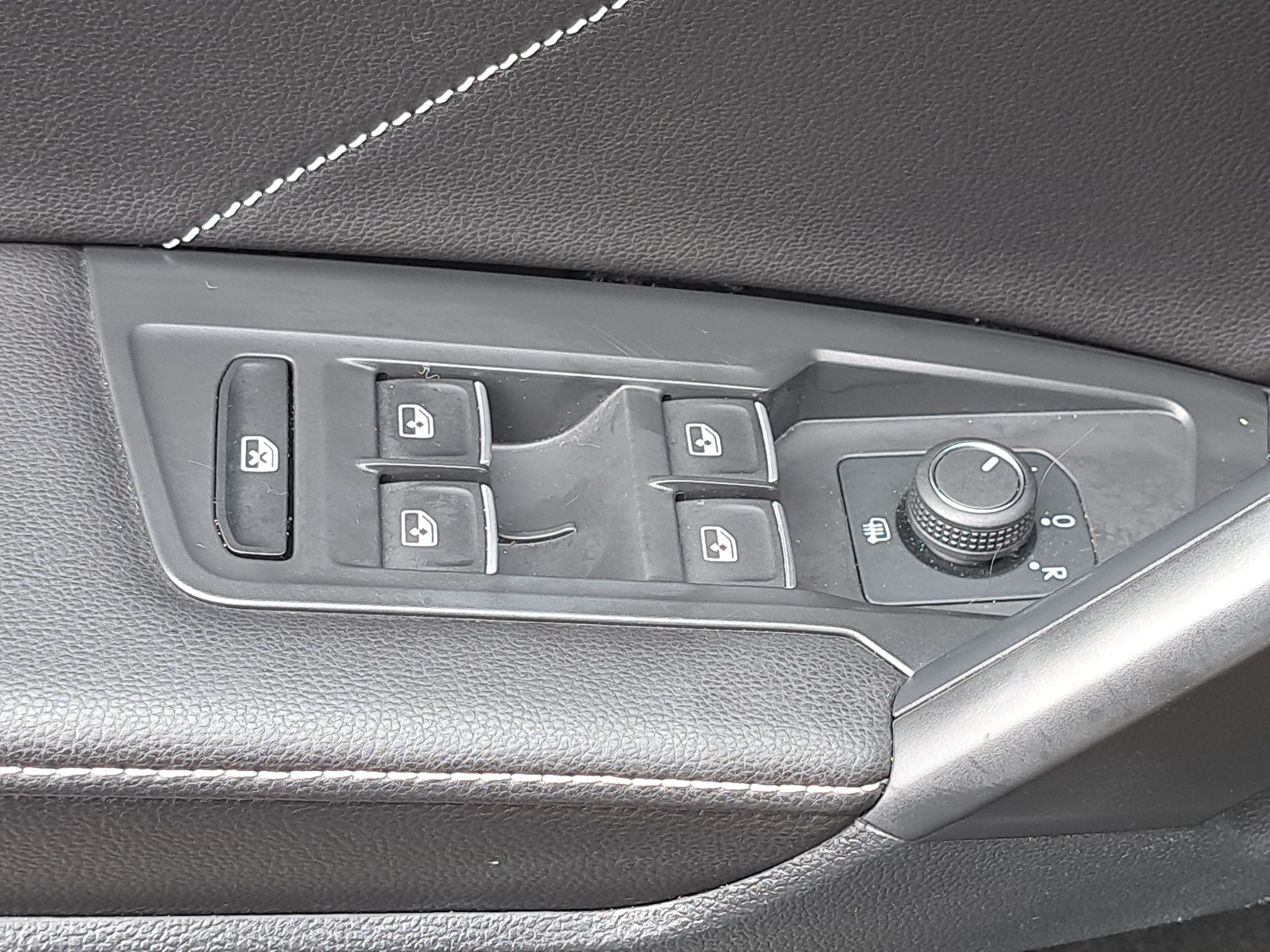 Used 2023 Volkswagen Tiguan SE R-Line FWD image 28