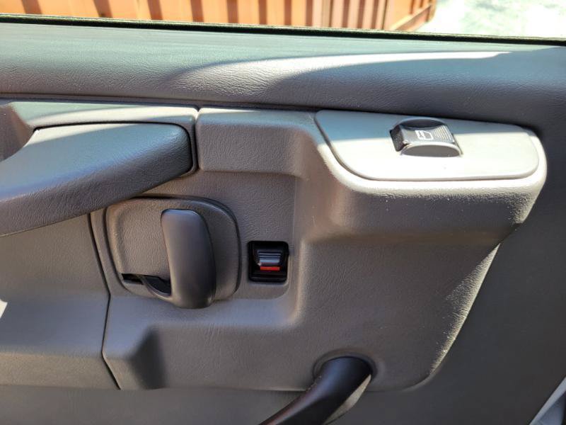 Used 2011 Chevrolet Express 3500 Extended RWD image 31