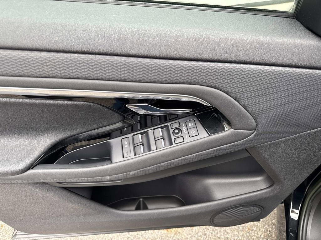 Used 2023 Land Rover Range Rover Evoque R-Dynamic S image 18