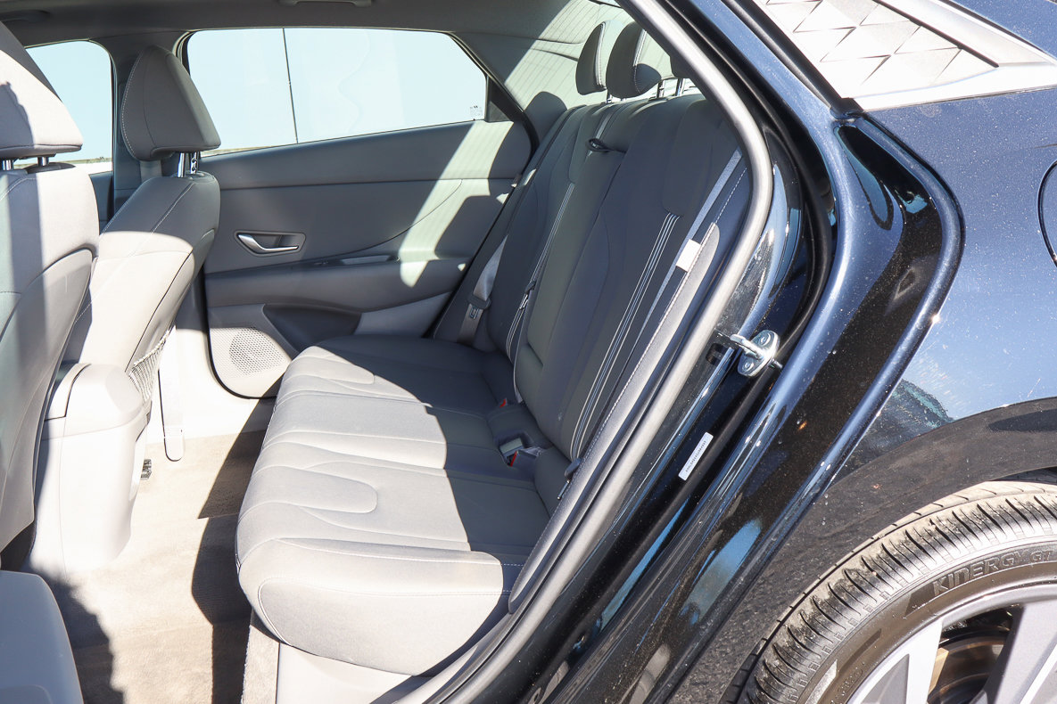 Used 2025 Hyundai Elantra SEL FWD image 9