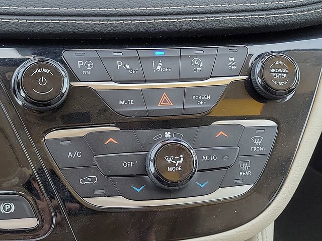 Used 2021 Chrysler Pacifica Limited w/ Premium & Safety Sphere Group AWD/4WD image 15