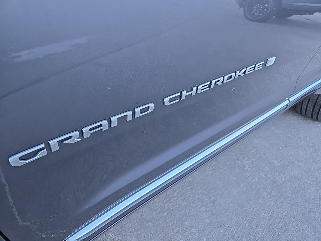 Used 2025 Jeep Grand Cherokee Summit image 25