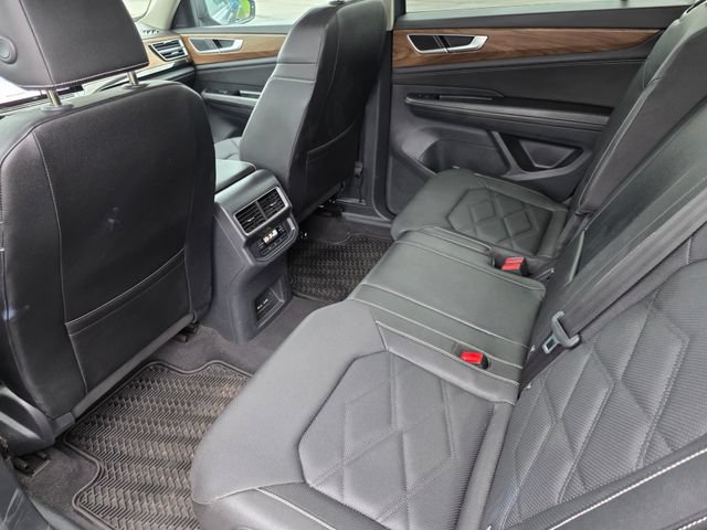 Used 2025 Volkswagen Atlas SE FWD image 32