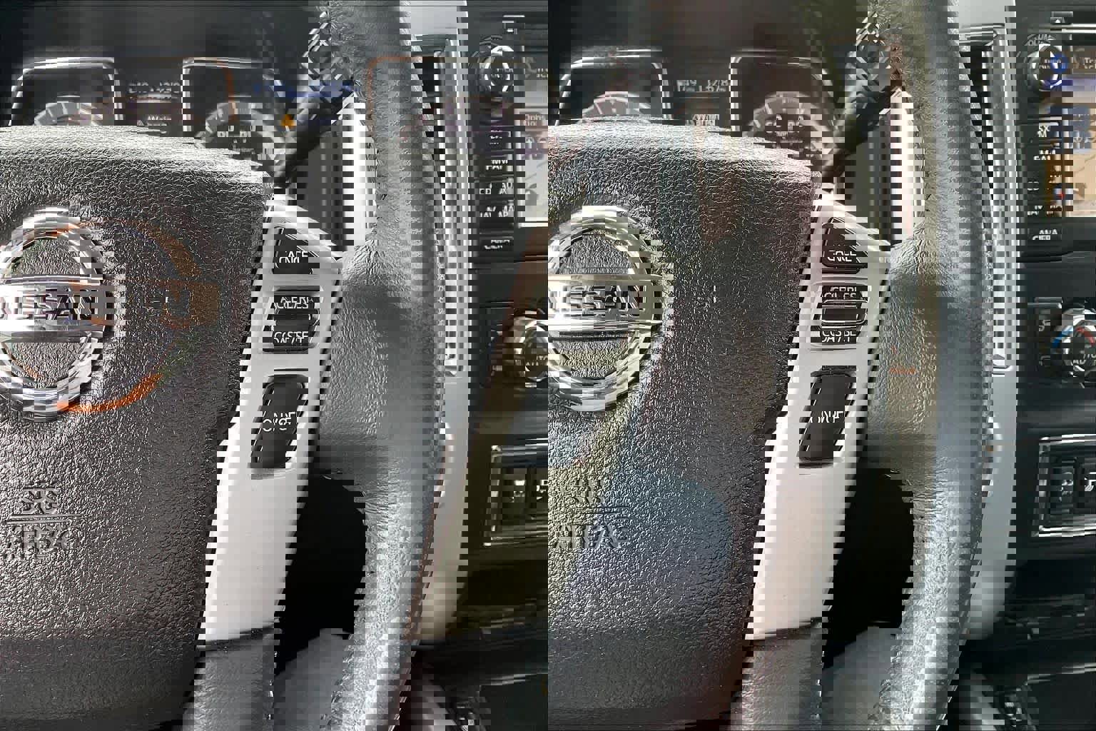 Used 2017 Nissan Titan SV image 22