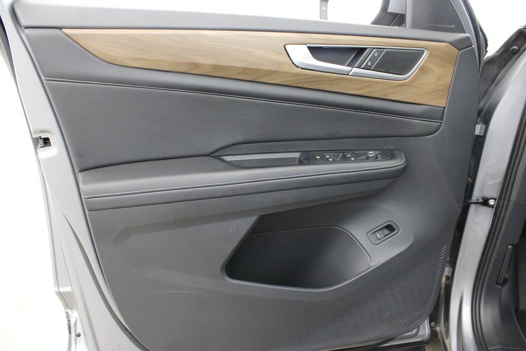 Certified 2024 Volkswagen Atlas SE FWD image 16