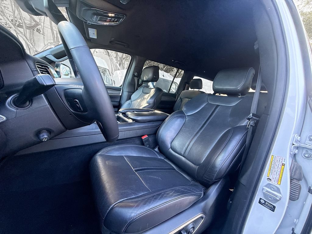 Used 2024 Jeep Wagoneer Series III AWD/4WD image 23