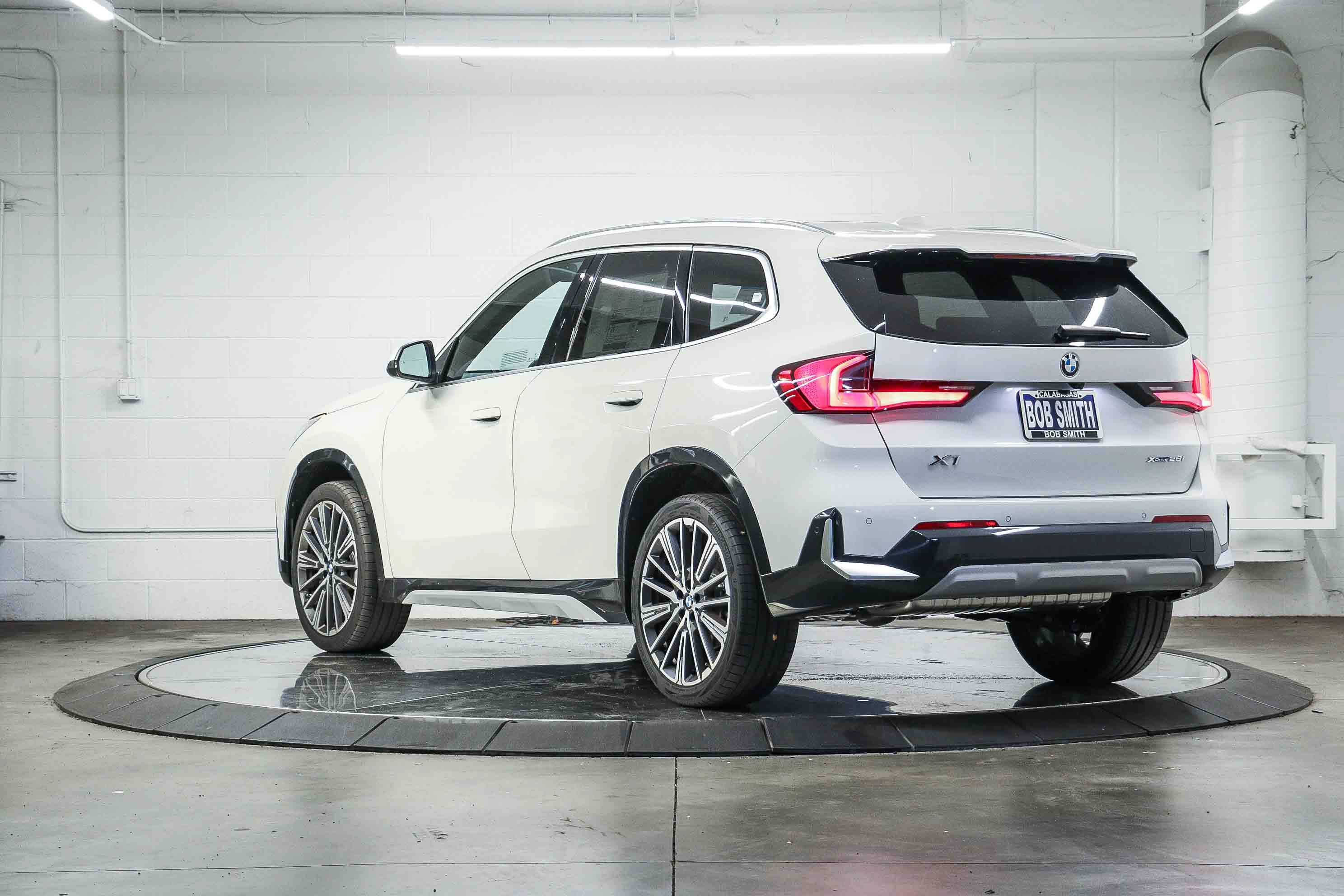 New 2026 BMW X1 xDrive28i w/ Convenience Package AWD/4WD image 4