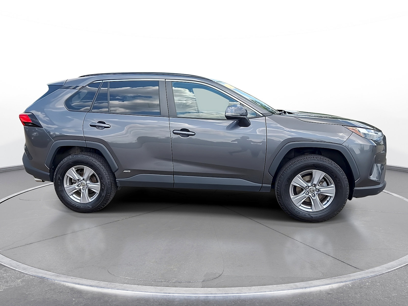 Used 2023 Toyota RAV4 XLE AWD/4WD image 9