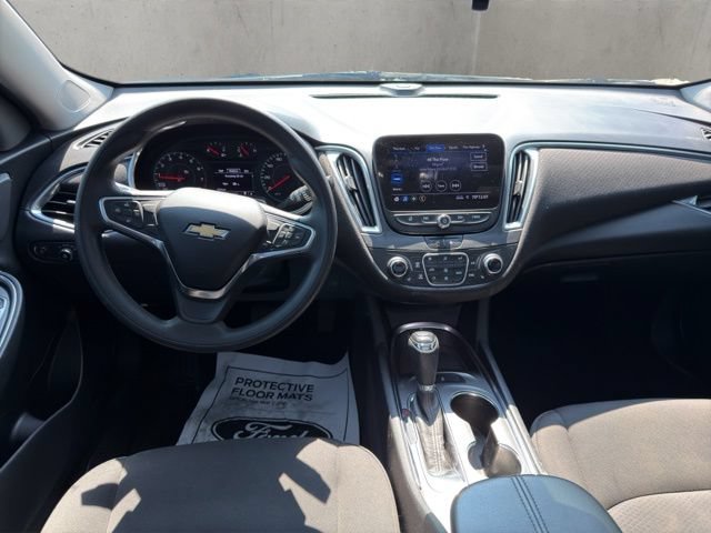 Used 2020 Chevrolet Malibu LT FWD image 2