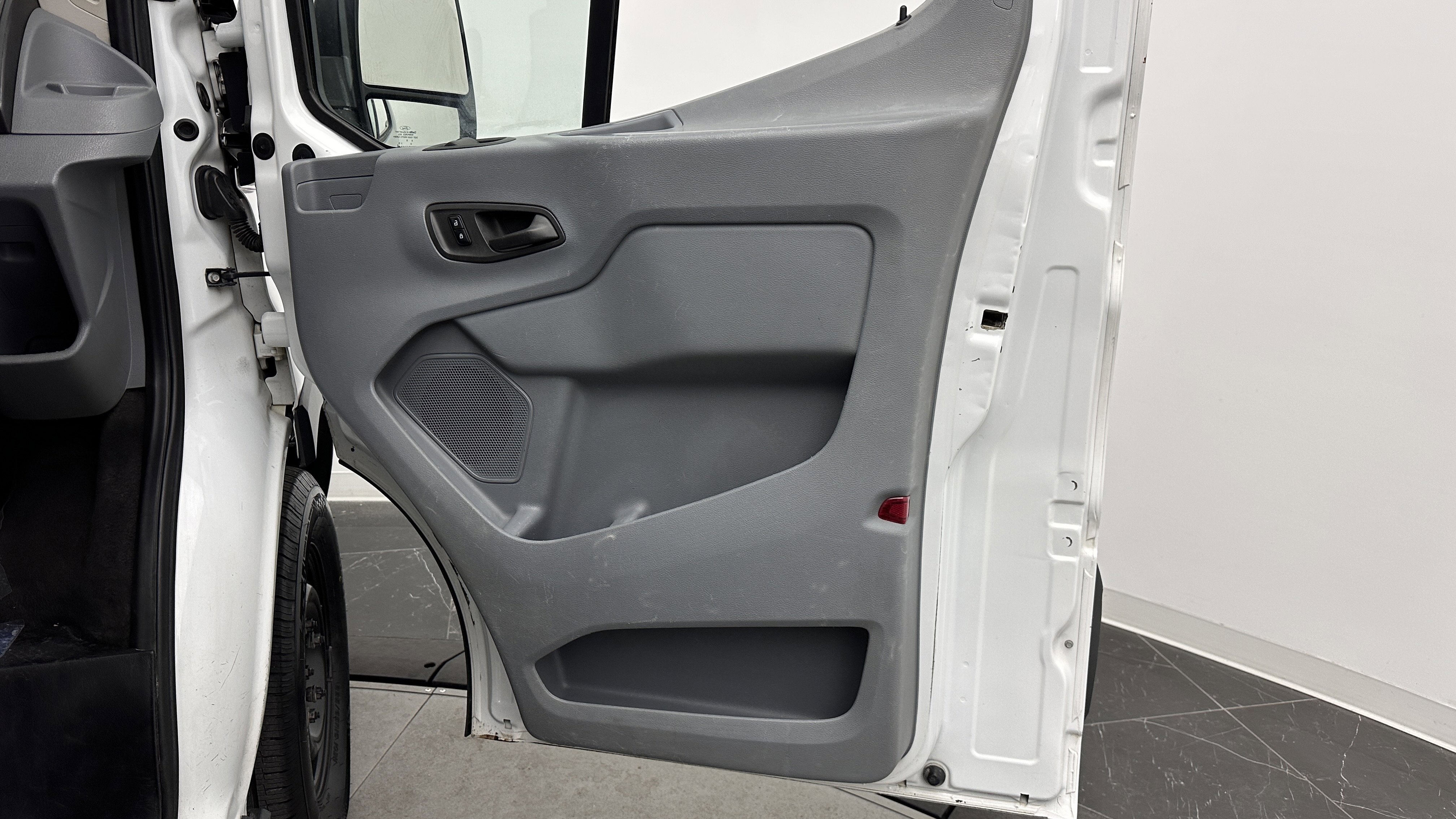 Used 2018 Ford Transit 350 XLT RWD image 30
