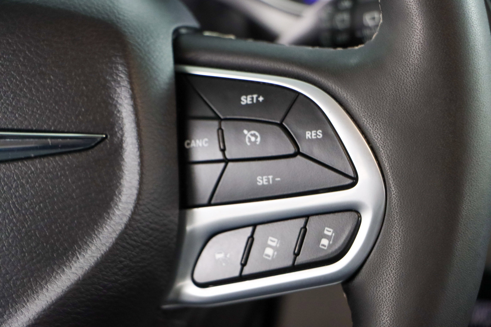 Used 2023 Chrysler Pacifica Touring-L image 14