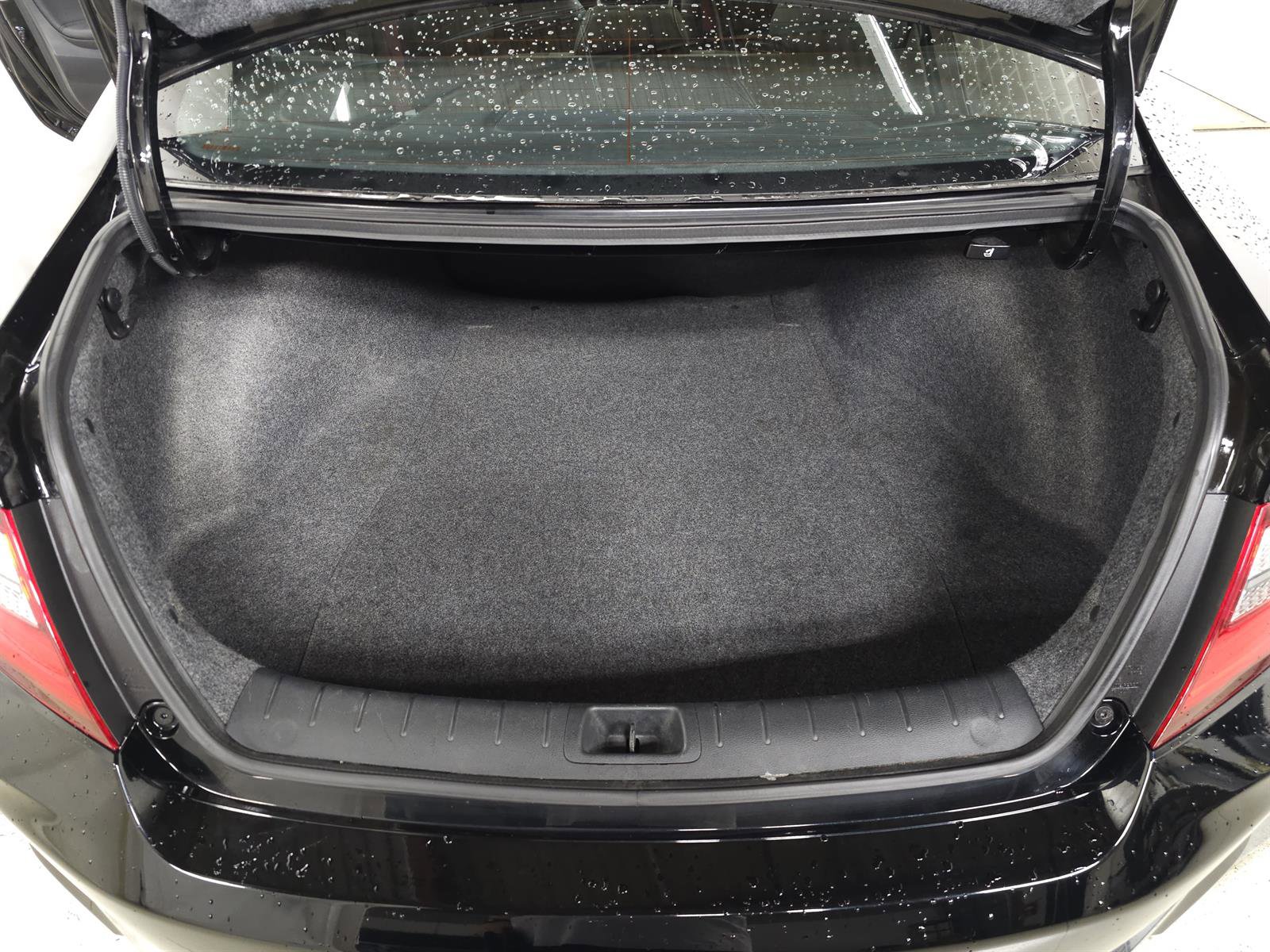 Used 2017 Honda Accord EX-L image 7