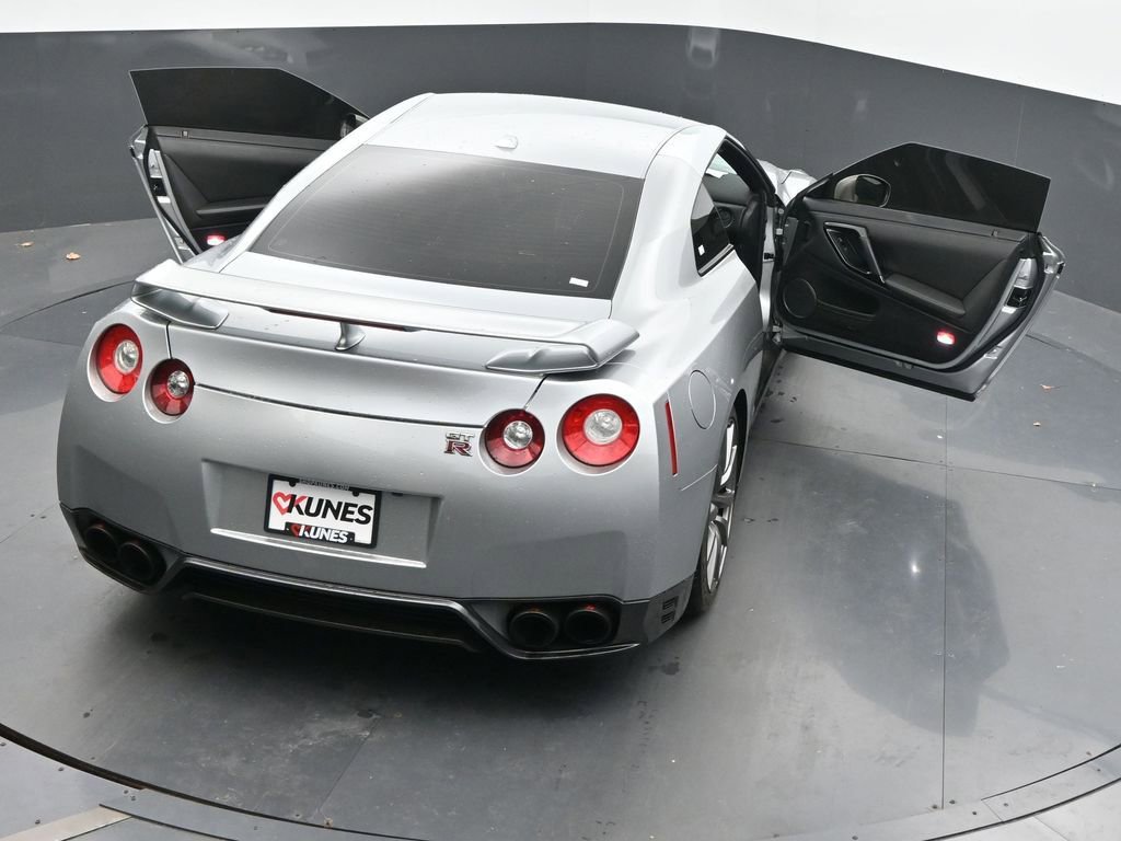 Used 2012 Nissan GT-R Premium image 65