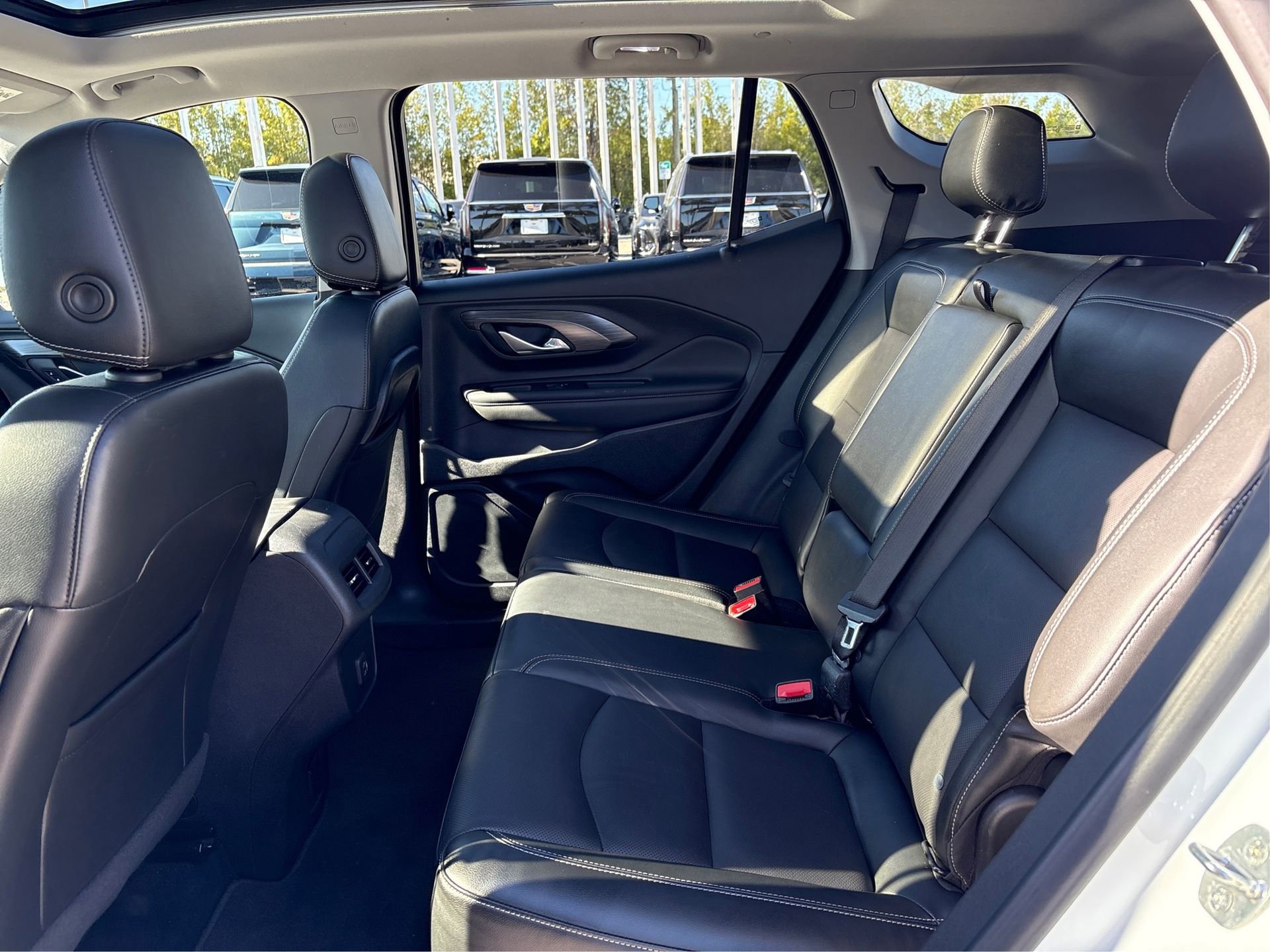 Used 2023 GMC Terrain SLT w/ Elevation Edition image 10