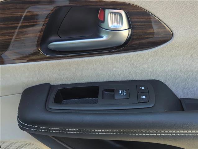Used 2022 Chrysler Pacifica Limited image 25