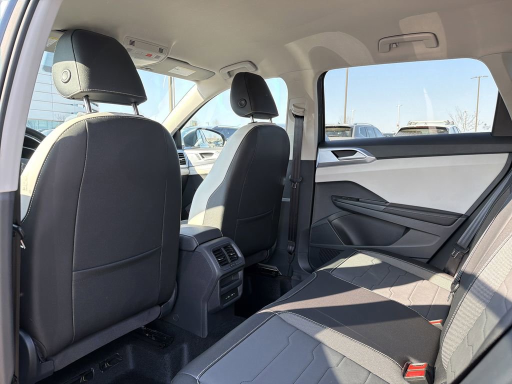 New 2026 Volkswagen Taos SE image 13