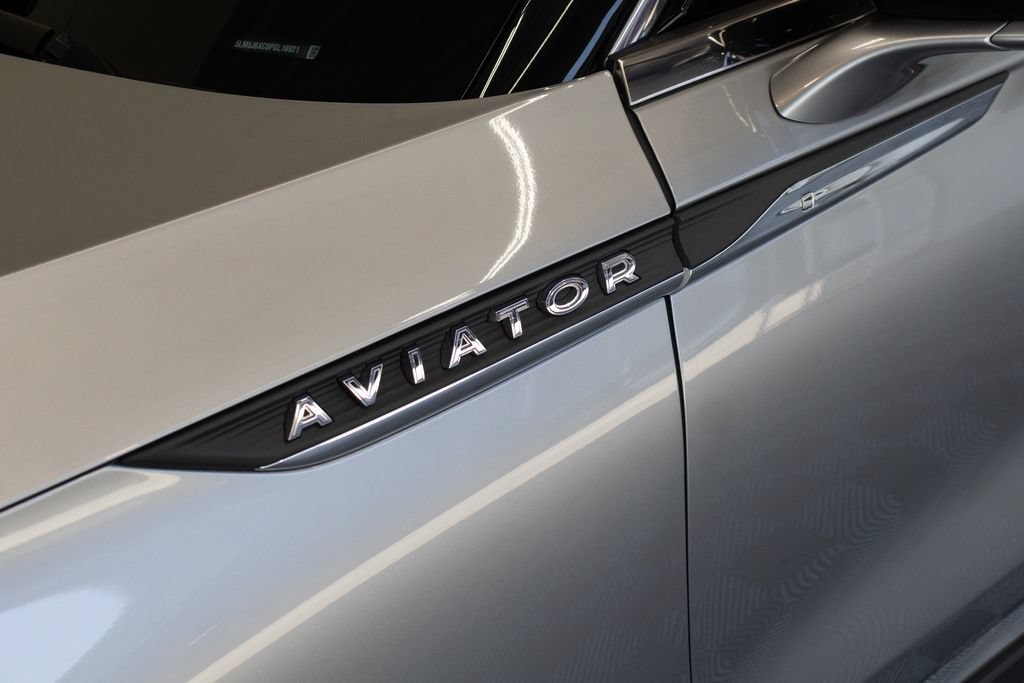 Used 2023 Lincoln Aviator AWD image 11