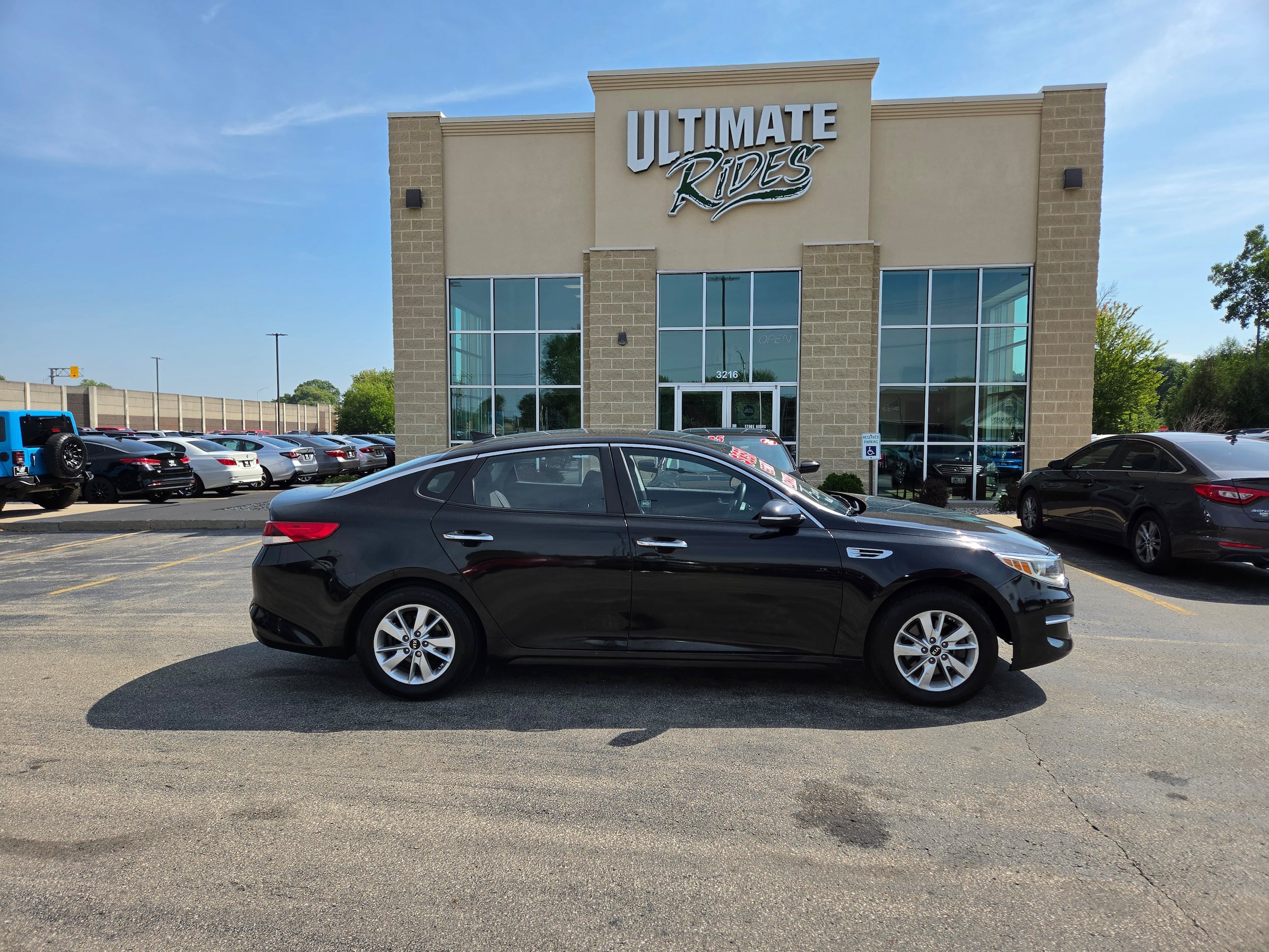 Used 2017 Kia Optima LX FWD image 1