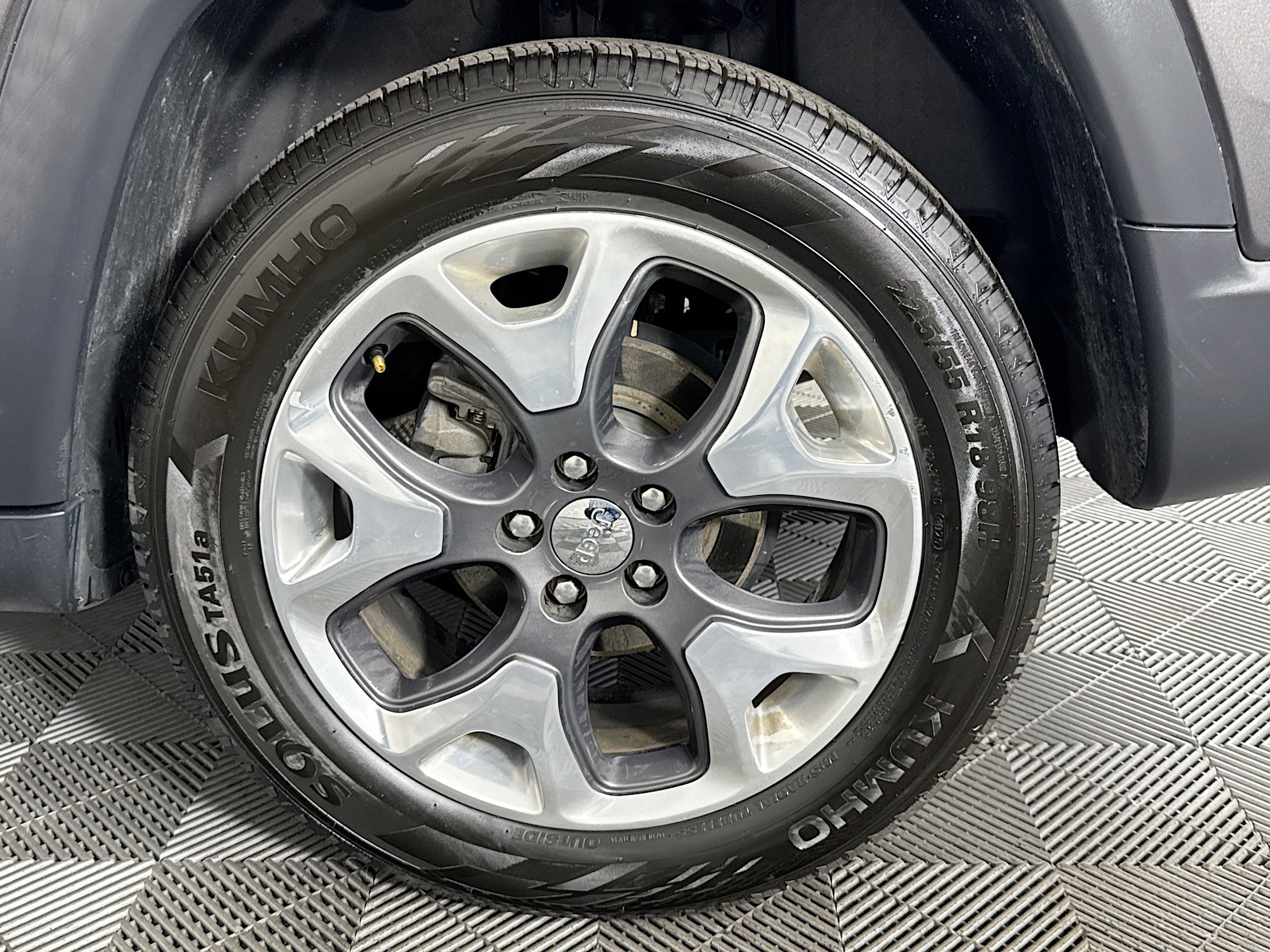 Used 2018 Jeep Compass Limited w/ Navigation Group FWD image 36