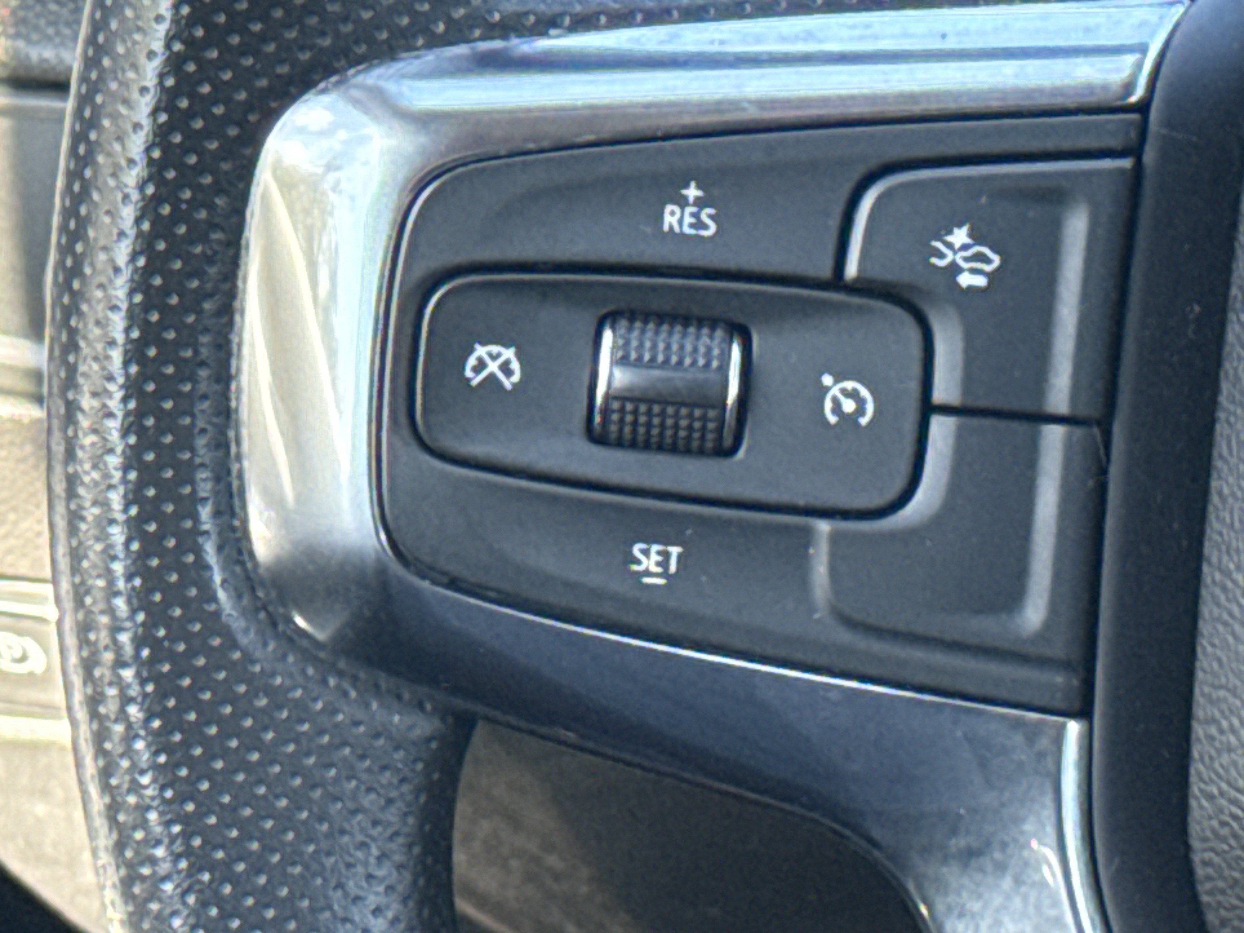 Used 2025 Chevrolet Blazer LT FWD image 19