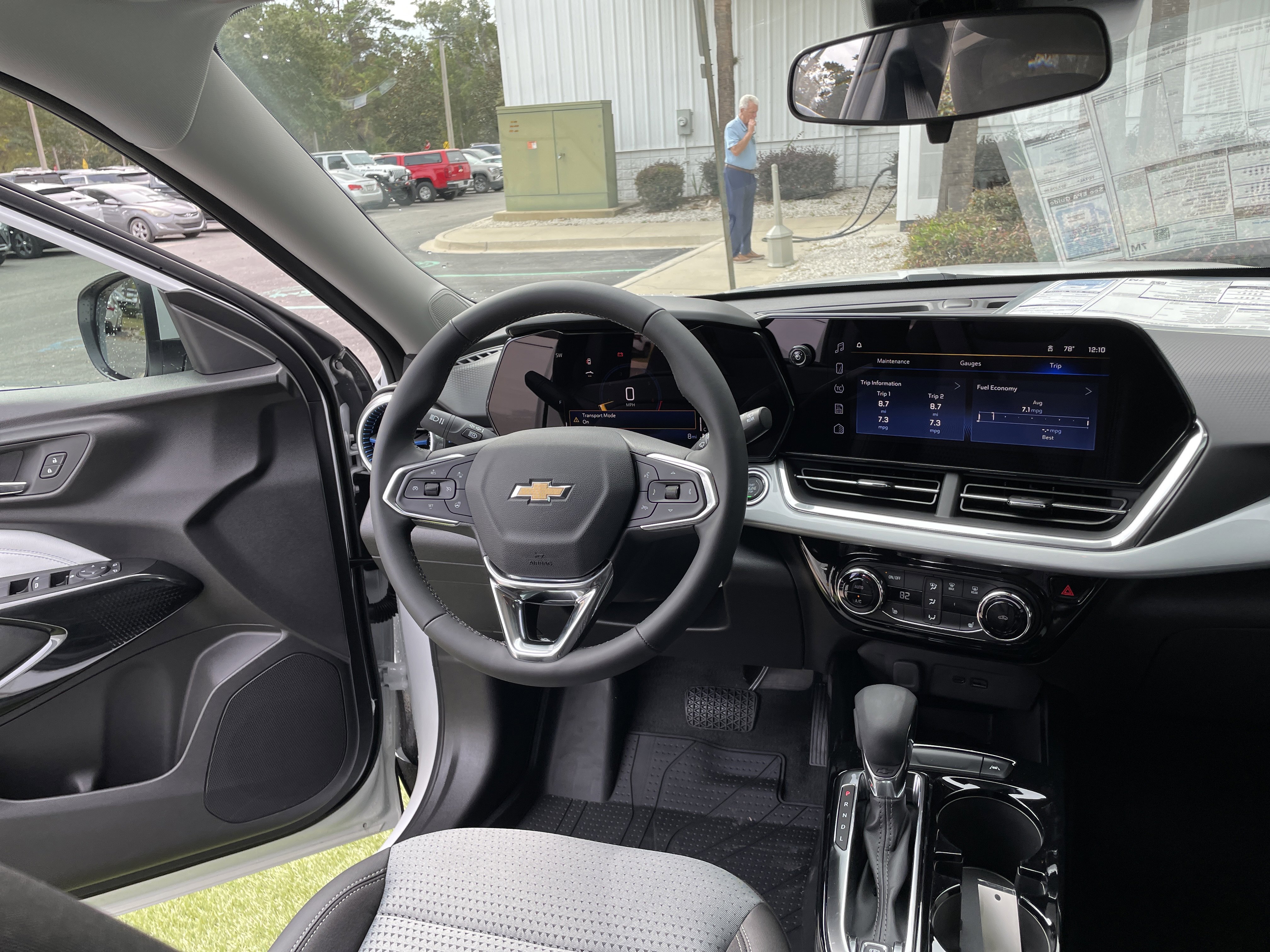 New 2025 Chevrolet Trax LT w/ Driver Confidence Package image 32
