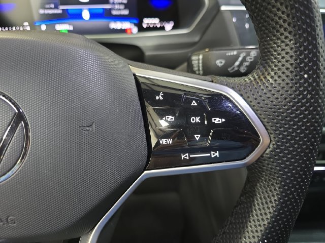 Used 2024 Volkswagen Tiguan SE R-Line FWD image 15