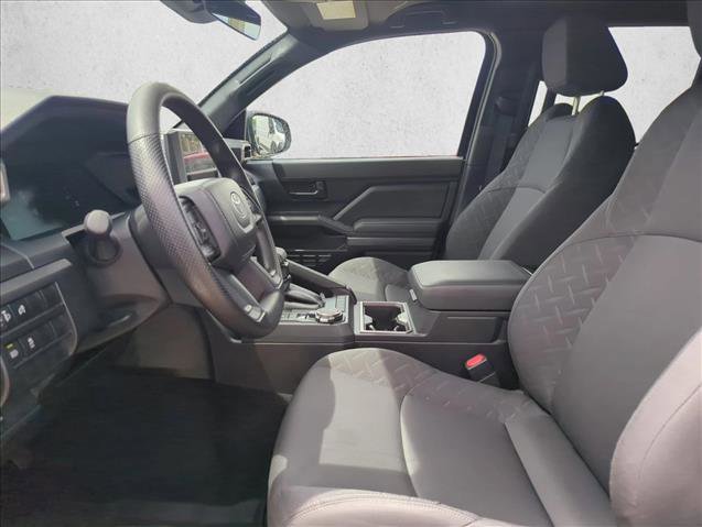 Used 2025 Toyota Tacoma SR5 AWD/4WD image 12