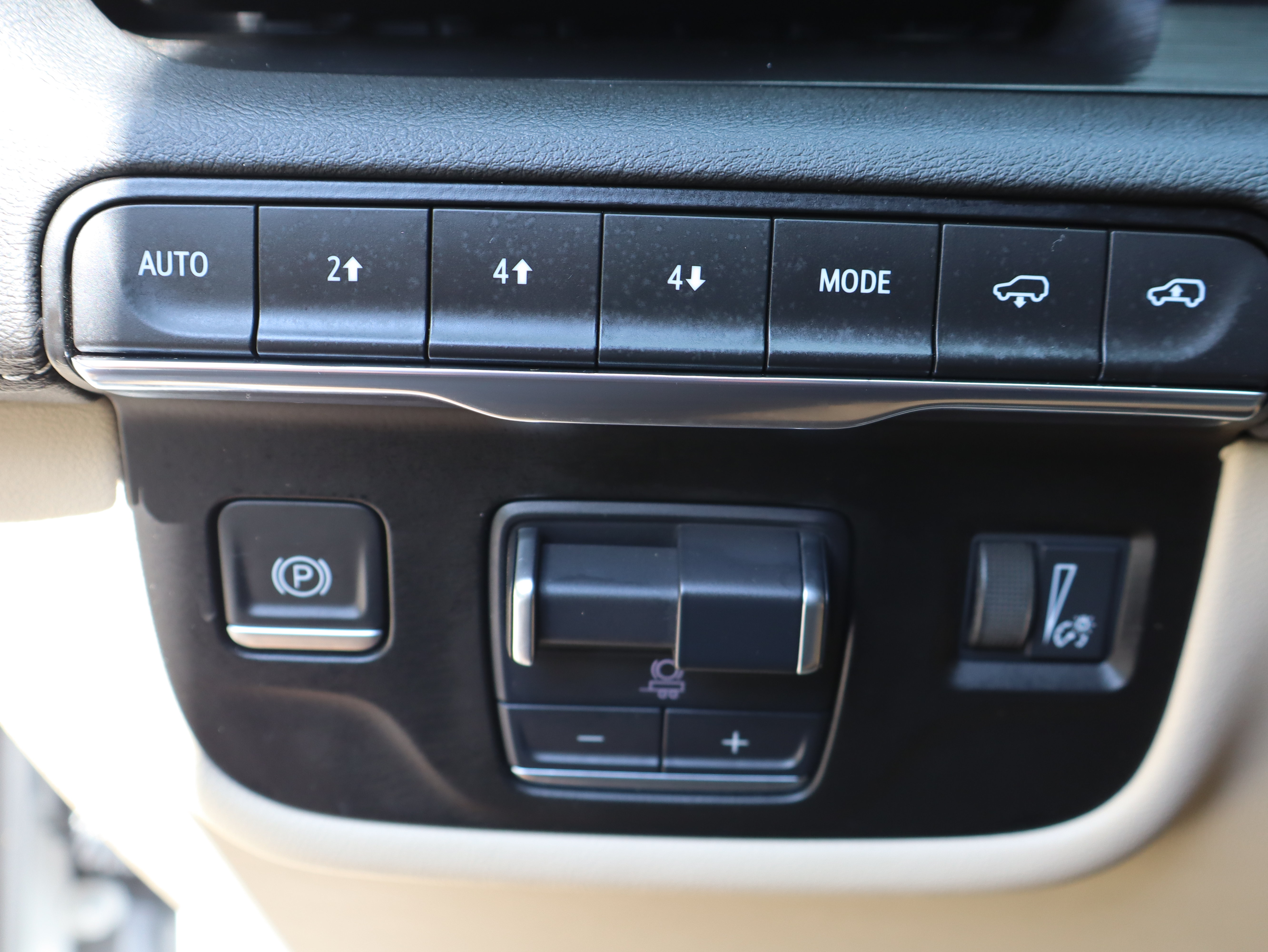Used 2023 Cadillac Escalade ESV Premium Luxury w/ Performance Package AWD/4WD image 22