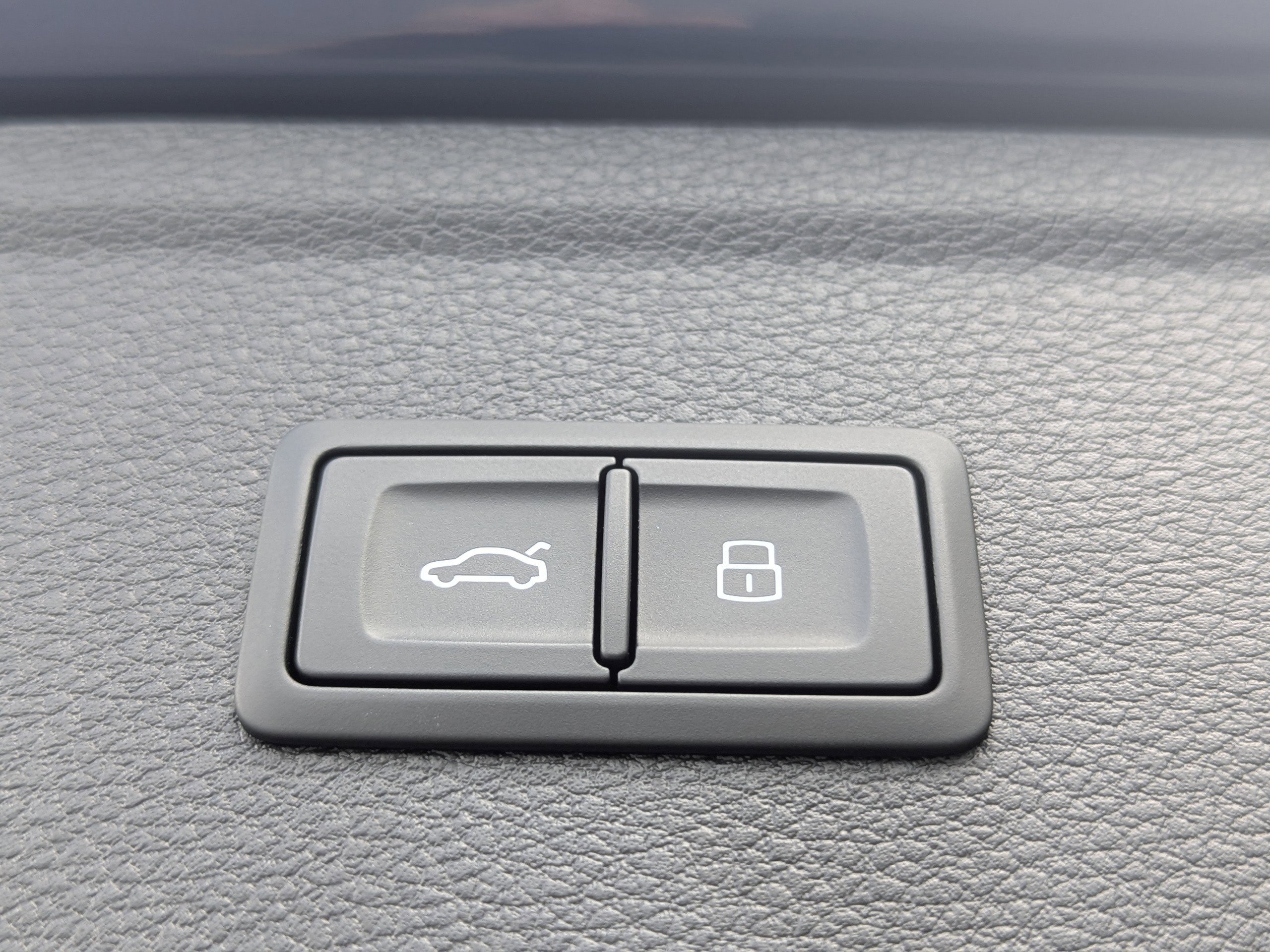 Certified 2025 Audi Q5 2.0T Premium w/ Convenience Plus Package image 13