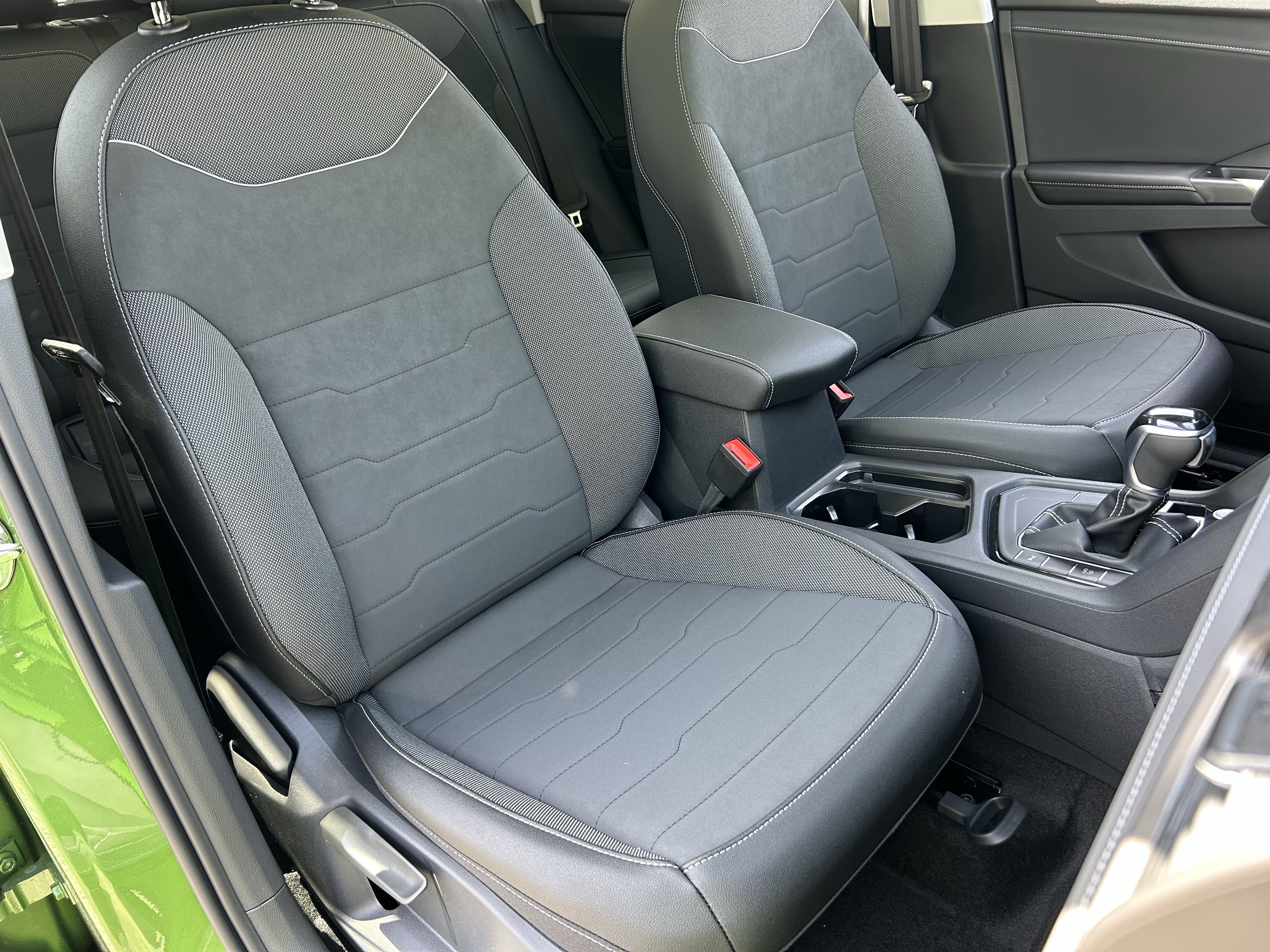 New 2026 Volkswagen Taos SE FWD image 7