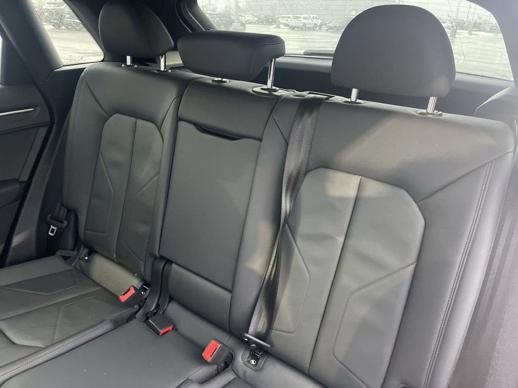 Used 2025 Audi Q3 2.0T Premium image 35