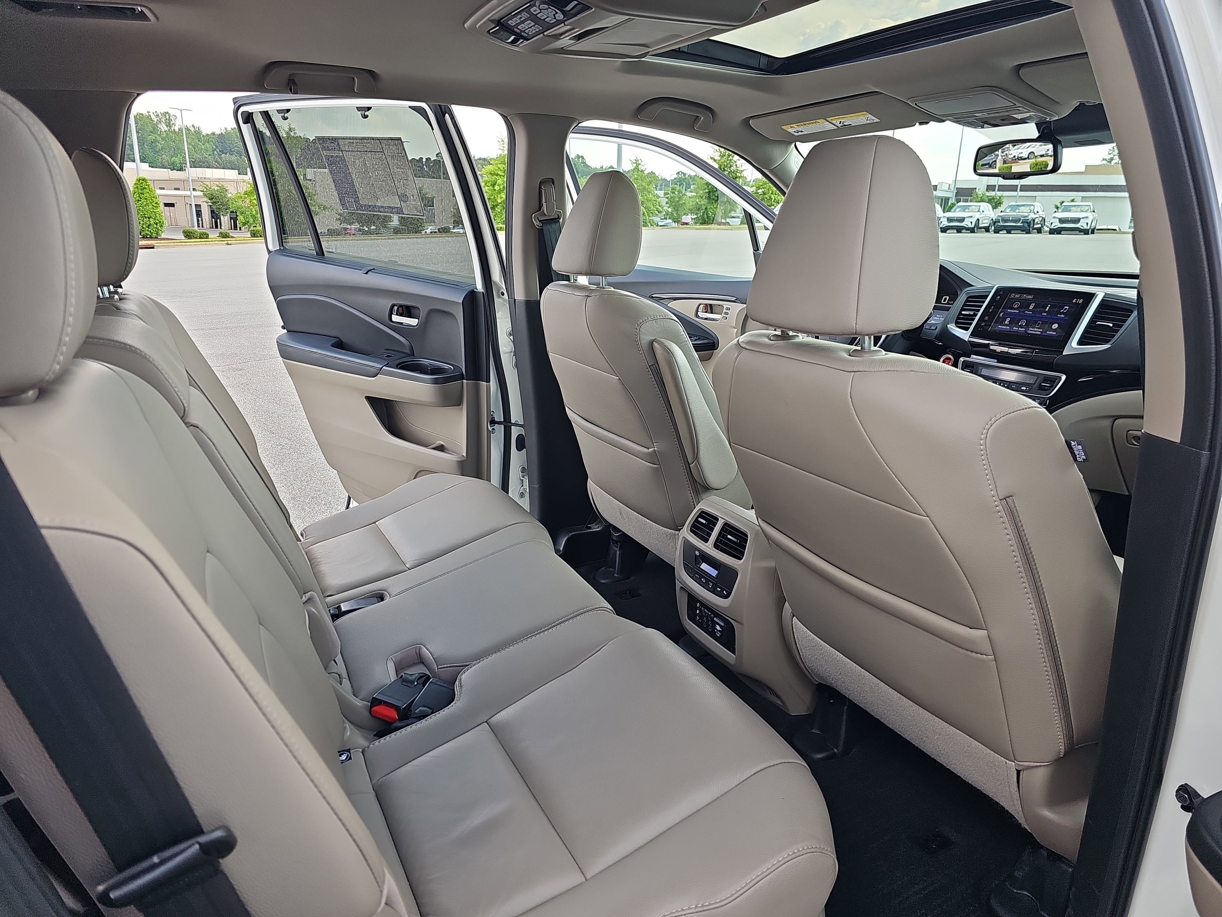 Used 2018 Honda Pilot Touring image 11