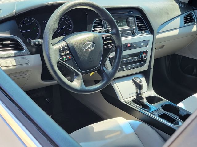 Used 2017 Hyundai Sonata SE image 5
