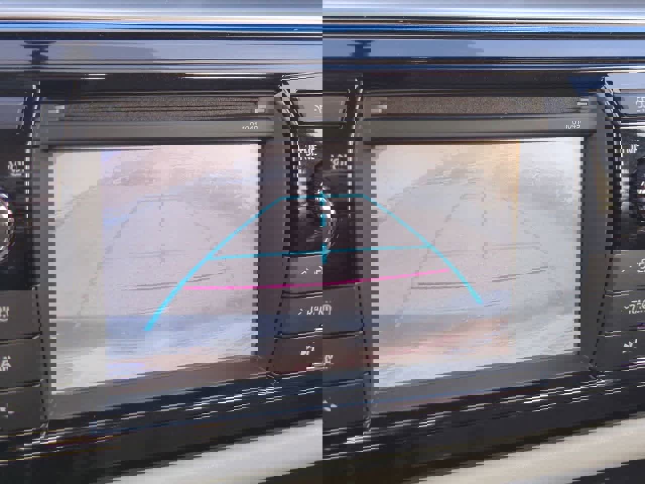 Used 2015 Toyota Corolla LE image 19