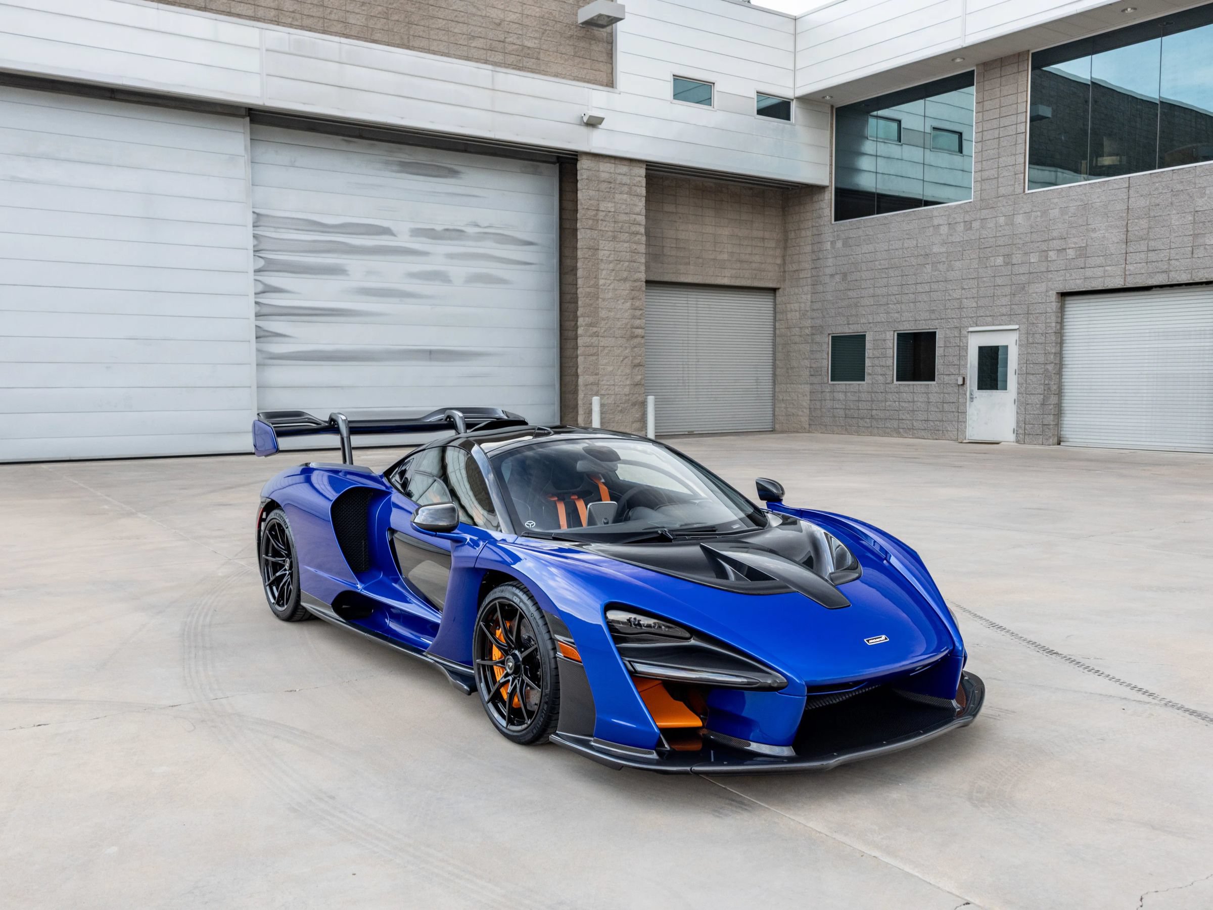 Used 2019 McLaren Senna RWD image 21