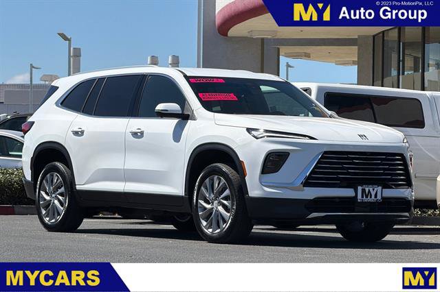 Used 2025 Buick Enclave Preferred AWD/4WD image 1