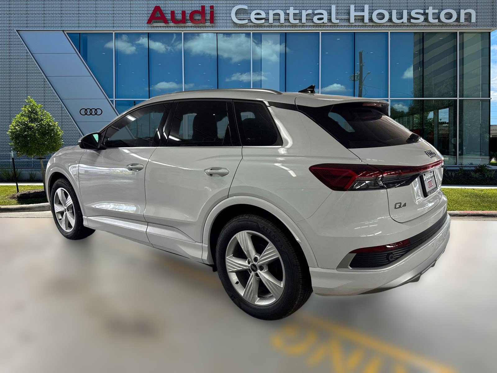 New 2026 Audi Q4 e-tron Premium image 3