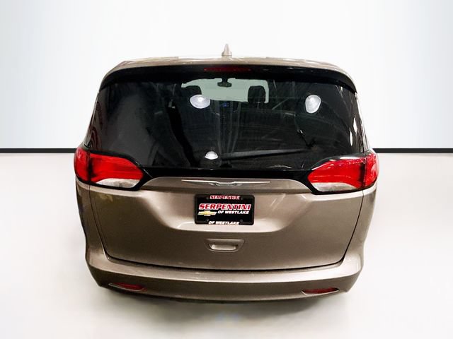 Used 2017 Chrysler Pacifica LX FWD image 7