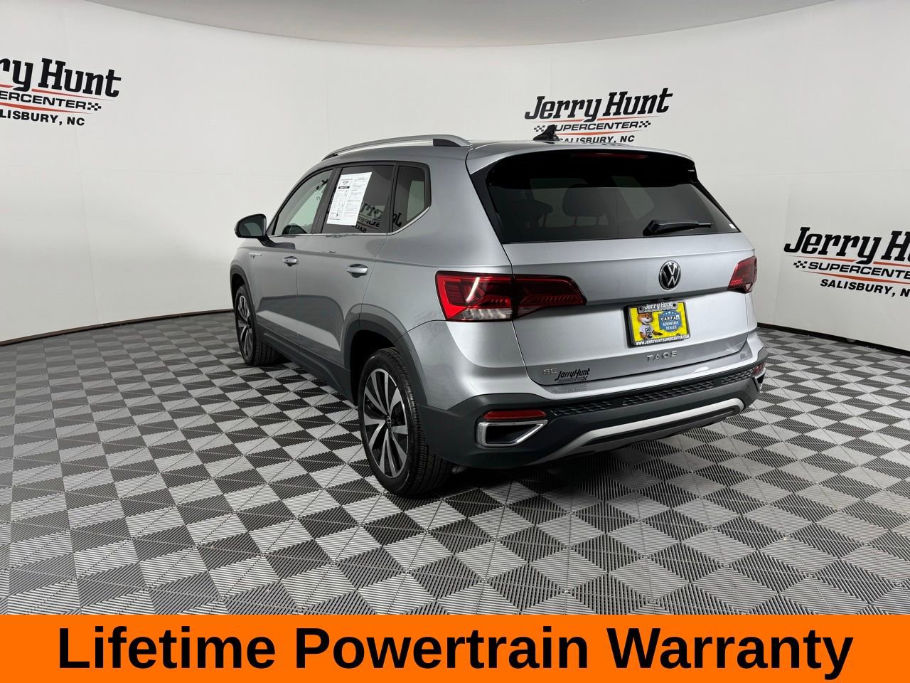 Used 2024 Volkswagen Taos SE image 9