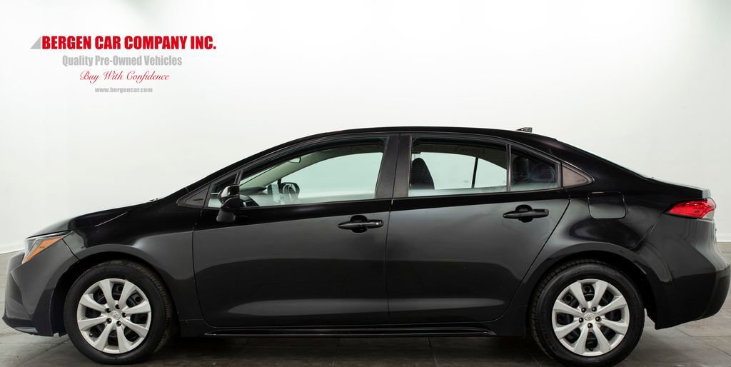 Used 2022 Toyota Corolla LE image 5