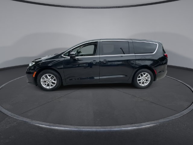 Used 2023 Chrysler Pacifica Touring-L FWD image 4
