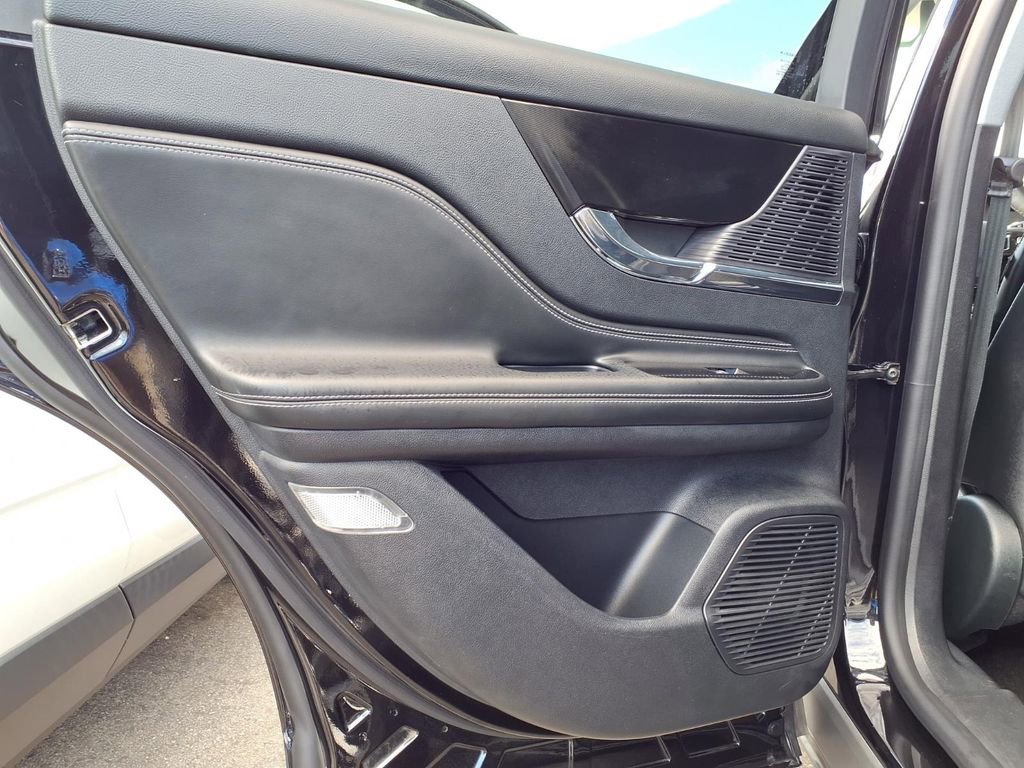Used 2020 Lincoln Corsair FWD w/ Premium Package image 23