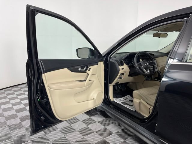Used 2017 Nissan Rogue S FWD image 17